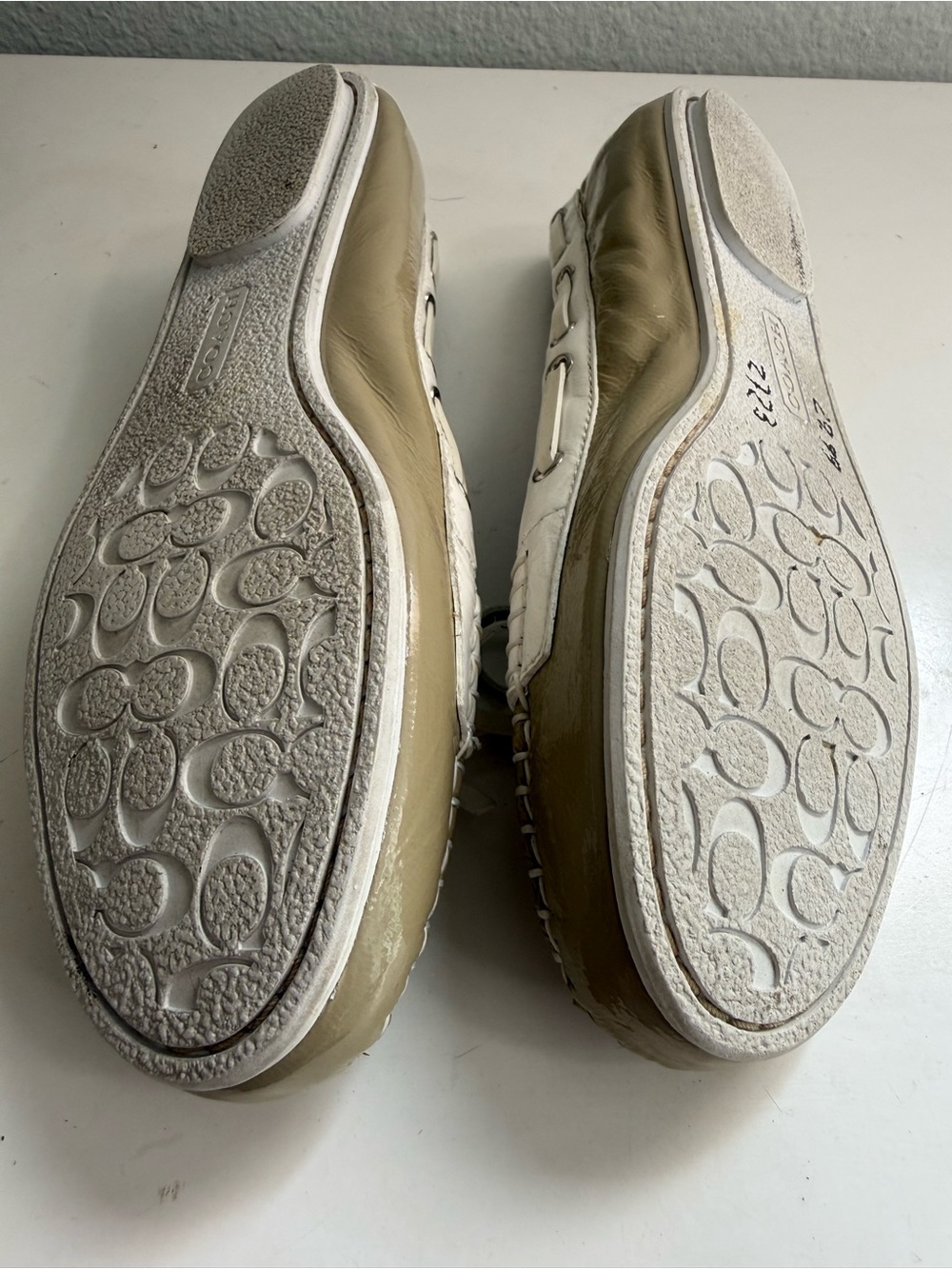 Coach Percy moccasins size 6 Two-Tone Cream & Tan Patent Leather Bow Moccasins - Picture 7 of 7